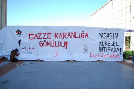 Gazze karanlıkta, Boğaziçi ayakta!