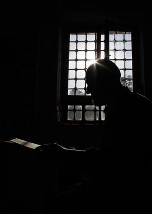 İslam âlemi, on bir ayın sultanı Ramazan'ı müjdeleyen Berat Kandili'ni idrak etti. Af ve mağfiret kapılarının sonuna kadar açıldığı gecede günahlardan arınmak isteyen binlerce inanan camilere koştu.