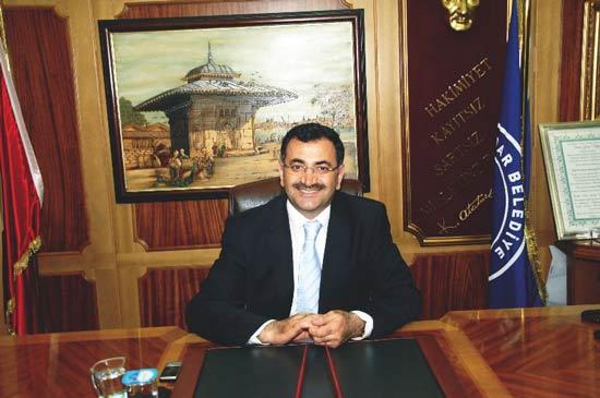 "Avrupa Kültür Başkenti İstanbul 2010a hazırlanıyor. Dünyada İstanbul, İstanbulda da Üsküdar konuşulacak." diyen Üsküdar Belediye Başkanı Mustafa Kara, şu anda şantiyeye dönen ilçesini gelecekte neler beklediğini ve projelerini anlattı...