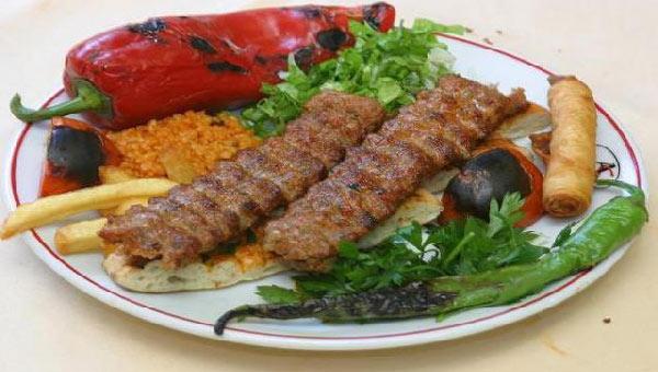 Yiyecek-içecek tedarik etmek: Mutfakta bir yıldızsanız, bu yeteneğinizi bir catering şirketinde çalışarak ortaya koyabilirsiniz ve geliştirebilirsiniz. Kendinizi sosyal gruplarda yükseltin ve daha fazla kazanmak için arkadaşlarınızla ilişkilerinizi geliştirin.