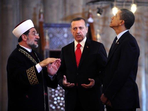 ABD Başkanı Barack Obama, Başbakan Recep Tayyip Erdoğan ile birlikte Ayasofya Müzesi'ni ve Sultan Ahmet Camii'ni gezdi.