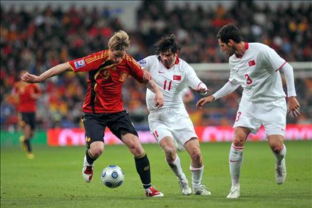 A Milli Takım, 2010 Dünya Kupası Avrupa Elemeleri 5. Grup'taki 5. maçında İspanya ile karşılaştı. Maçın ikinci yarısında gelen tek gol skoru da belirledi.