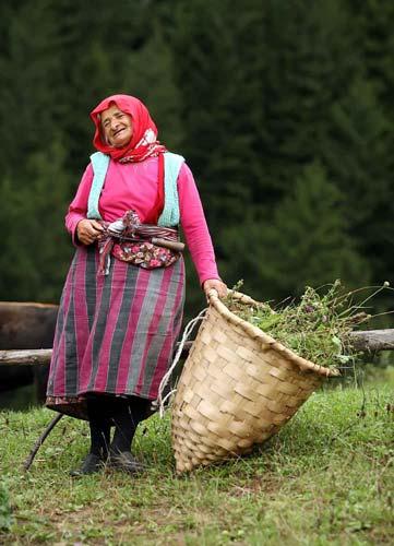 Bünyamin Aygünün önemli kaynak  eseri; Gümüşhane, estetik kaygının oldukça yoğun hissedildiği bir çalışma. Bir fotoğraf kitabı olarak eser, dört mevsimi kapsayan ve hava fotoğraflarını da içine alan bir ilk eser...