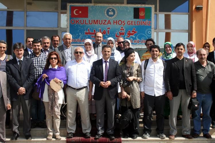 Afgan-Türk Kız Lisesi'nden ayrılırken toplu çekildiğimiz fotoğraf...