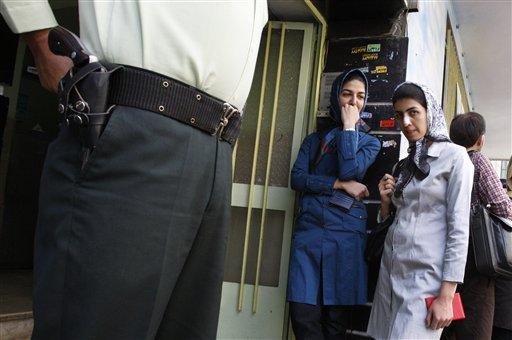 İran halkı 10'uncu dönem cumhurbaşkanını seçmek için bugün sandık başına gidiyor.