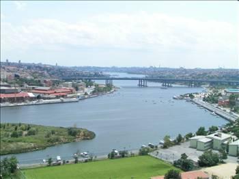 Eyüp'teki Pier Loti tepesine çıkıp denizden geçen vapurları saymak