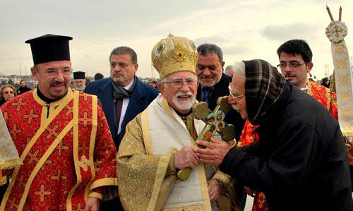 Hıristiyan inancına göre Hz. İsa'nın doğumu ve vaftiz edilişinin 2011. yıldönümü, Yeşilköy'de düzenlenen denizden haç çıkarma töreniyle kutlandı. Törenlere Patrik Bartholomeos'un ezana hürmet göstermesi damga vurdu.