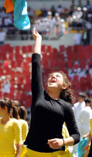 19 Mayıs Atatürk'ü Anma ve Gençlik ve Spor Bayramı, yurt genelinde törenlerle kutlandı. Ankara'da bayram Cumhurbaşkanı Gül'ün de katıldığı törenle, 19 Mayıs Stadyumu'nda kutlandı.