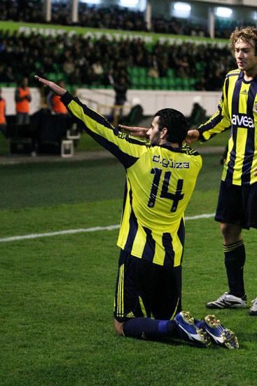 Sivasspor, Ankaraspor ve Beşiktaş'ın ardından Türkiye Kupası'nda son yarı finalist Bursaspor'u yenen Fenerbahçe oldu
