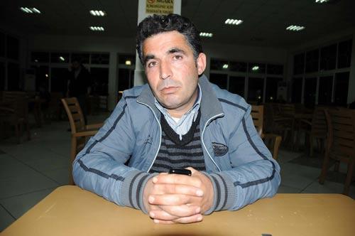 İzmir'de meydana gelen olayda Menemen ilçesine bağlı Asarlık 75. Yıl İlköğretim Okulu'nun bahçe kapısı 4 yaşındaki bir çocuğun üzerine düştü. Ağır yaralanan çocuğun hayati tehlikesi sürüyor.