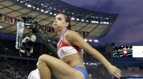 Rekorlarıyla 6 yıldır kadınlar sırıkla atlamada dünyanın bir numarası olan Rus sporcu Yelena Isinbayeva dün 4.75 ve 4.80 ile denediği atlayışlarda başarılı olamadı.