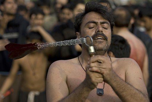 Pakistan'da kanlı kerbela matemi