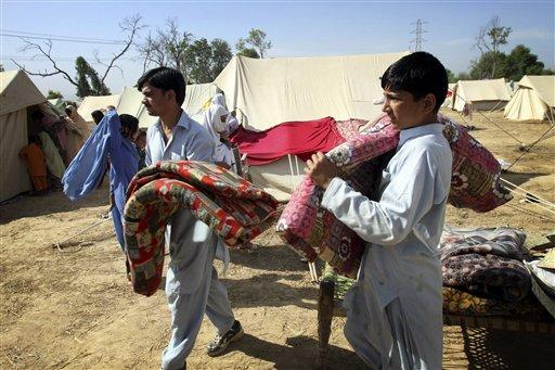 Pakistan ordusunun Taliban militanlarına yönelik saldırıları sürerken bölgeyi terk eden 500 bin kişiyi aşkın sivil zor şartlarda hayatta kalma mücadelesi veriyor.