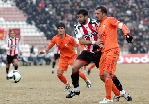 Sivasspor ile Galatasaray arasında oynanan Türkiye Kupası çeyrek final rövanş maçında tur atlayan takımı penaltı atışları belirledi.