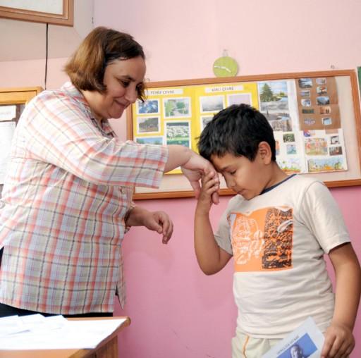 2008-2009 Eğitim - Öğretim yılı sona erdi. İlköğretim ve ortaöğretim okullarında eğitim gören yaklaşık 15 milyon öğrenci karne alarak tatile girdi. Kiminde hüzün kiminde sevinç vardı: