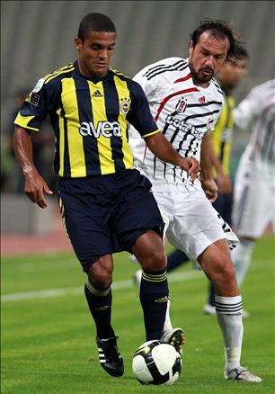 Futbol Federasyonu tarafından bu yıl 4. kez düzenlenen TFF Süper Kupa'yı, Beşiktaş'ı 2-0 yenen Fenerbahçe kazandı. Goller Alex'den geldi...