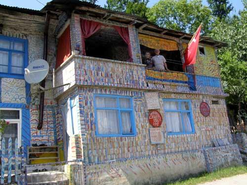 Artvin'in Borçka ilçesinde yaşayan 84 yaşındaki Kadir Dışlı,