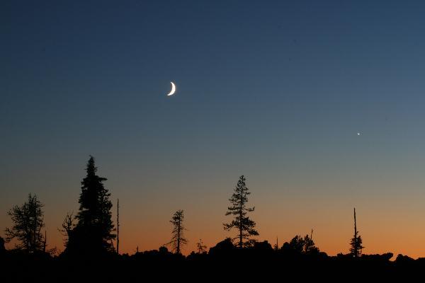 Ay dünyaya en yakın geçişini yaptı
