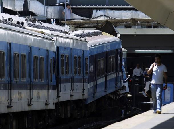 Aynı hatta Eylül 2011'de bir otobüs ile iki tren arasında meydana gelen kazada 9 kişi ölmüş, 212 kişi yaralanmıştı. 18 Aralık'ta bir lokomotif ve bir yolcu treni arasında meydana gelen kazada da 17 kişi yaralanırken, Junin kentinde Şubat 2011'de iki yolcu treninin çarpışmasında 4 kişi ölmüş, 120 kişi yaralanmıştı.

<br><br>Dolores kentinde Mart 2008'de de bir otobüsün bir treni biçmesi sonucu 18 kişi ölmüş, 47 kişi yaralanmıştı. Arjantin tarihinin en çok can kaybına yol açan ve 200 kişinin öldüğü tren kazası 1970'te Buenos Aires'in kuzeybatısında meydana gelmişti.