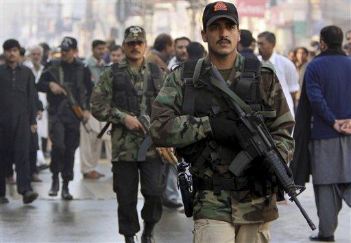 Pakistan'da kanlı kerbela matemi