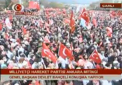 MHP'nin Ankara Tandoğan'da "Bin Yıllık Kardeşliği Yaşa ve Yaşat" mitingi düzenledi. Haber 7'nin naklen yayınladığı mitingde konuşan Bahçeli yine çok sert sözler kullandı, kalabalığa sorular sordu, sözler aldı...