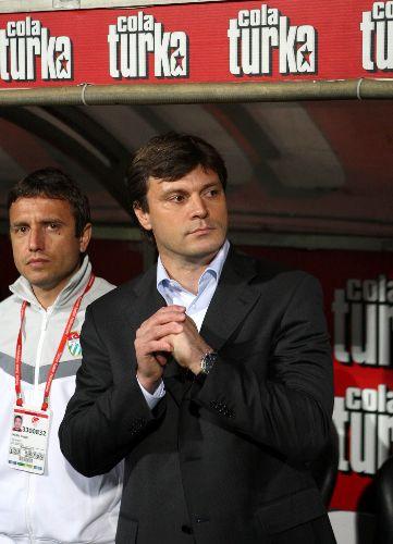 Sivas'ın puan kaybıyla liderlik şansı yakalayan Beşiktaş, evinde Bursaspor'a puan kaybetti. Müthiş geçen maçta 1 de kırmızı çıkarken takımlar golsüz eşitliği bozamadı.