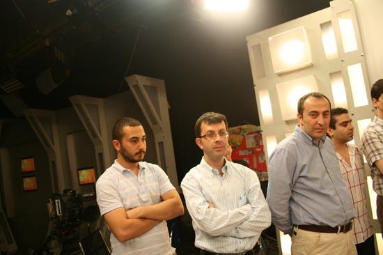 2 Haziran 2008'de yayın hayatına başlayan ÜLKE TV bugün 1 yaşını doldurdu. Kanalın haber merkezinde pasta kesilerek kutlama düzenlendi.