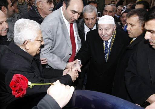 Kalp krizi sonucu vefat eden işadamı Hasan Kalyoncu (59) için düzenlenen cenaze töreni Cumhurbaşkanı Abdullah Gül-Necmettin Erbakan buluşmasına sahne oldu.