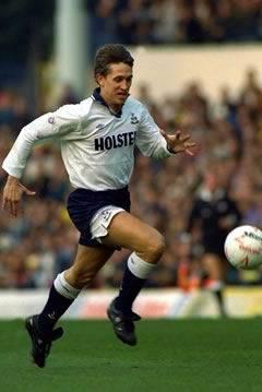 Efsane İngiliz futbolcu Gary Lineker, yaklaşık 20 yıl süren kariyerinde bir tek sarı kart bile görmedi.