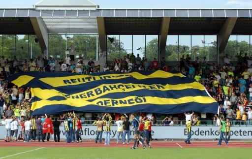 Sezon hazırlıklarını Almanya'da sürdüren Fenerbahçe, ilk hazırlık maçında Almanya Bölgesel Lig takımlarından SSV 1846 ULK'yı gol yağmuruna tuttu.