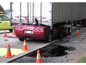 <p><span style="color: #000080;"><strong>En ilginç trafik kazaları!</strong></span><br /><br /> Her sürücünün en korktuğu şeydir kaza yapmak. Ancak bu fotoğraflar 'Hadi canım böyle kaza olur mu?' dedirtiyor. İşte muhtelif noktalarda meydana gelen trafik kazaları<br /><br /></p>