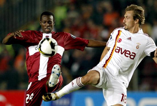 Karşılaşmada oldukça kötü bir performans gösteren Galatasaray'ı kendi taraftarları ıslıkladı.