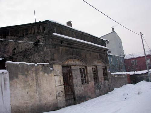 Romanlara, şiirlere, filmlere konu alan ve Orhan Pamuk ile Nobel'le taçlanan Kars'ın meşhur kar manzalarından bir demet. Fotoğraflar: Bünyamin Yılmaz - Yaşar İliksiz