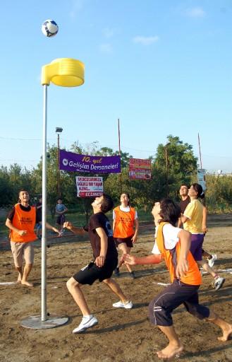 Gelişmekte Olan Spor Dalları Federasyonu Başkanı Enver Oral, Erkek ve kadınların aynı takım formasını giyebildiği "korfbol"un Türkiye'de en fazla yayılan spor dallarından biri olduğunu söyledi.