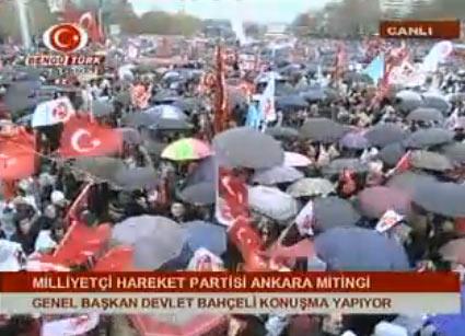 MHP'nin Ankara Tandoğan'da "Bin Yıllık Kardeşliği Yaşa ve Yaşat" mitingi düzenledi. Haber 7'nin naklen yayınladığı mitingde konuşan Bahçeli yine çok sert sözler kullandı, kalabalığa sorular sordu, sözler aldı...