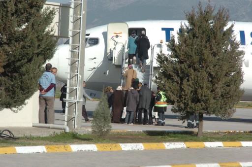 Muhsin Yazıcıoğlu ve arkadaşlarının geçirdiği kaza sonrası naaşları bulunanardan Pilot Pilot Kaya İstektepe'nin cenazesi İstanbul'a, muhsin Yazıcıoğlu ve diğer arkadaşları Ankara'ya gönderildi