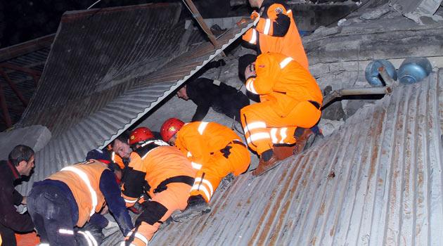 5,6 büyüklüğündeki depremde çok sayıda bina yıkılırken, Van merkezde çoğunlukla gazetecilerin kaldığı 6 katlı bir otel çöktü. Son bilgilere göre 23 kişi yaralı kurtarıldı, 7 kişi öldü.