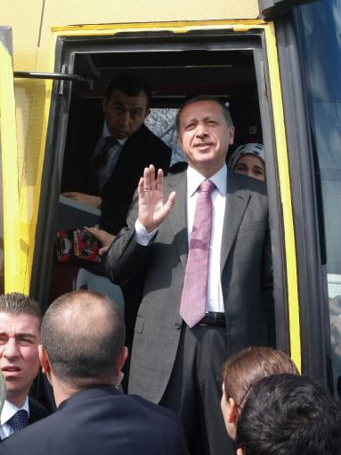Başbakan Recep Tayyip Erdoğan'ın yerel seçimlerde bugünkü durağı Yalova'ydı. Erdoğan Baykal'ın 2011'de CHP iktidar söylemine bakın nasıl cevap verdi...