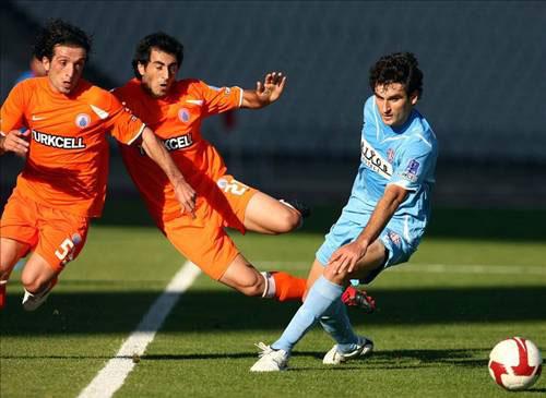 <P>DİYARBAKIR (5) <P>
Barış Atan&ccedil;, Abdullah &Ccedil;etin (Diyarbakırspor), Burhan Eşer (Gen&ccedil;lerbirliği), Mahmut Tekdemir (İstanbul B&uuml;y&uuml;kşehir Belediyespor), Cihan Haspolatlı (Ankarag&uuml;c&uuml;)