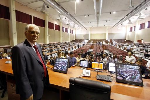İstanbul Cumhuriyet Başsavcı Vekili Turan Çolakkadı, Silivri Ceza İnfaz Kurumları Yerleşkesinin yanında ''Ergenekon'' davasının görülmesi için inşa edilen duruşma salonunu tanıtttı.