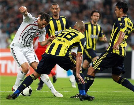 Futbol Federasyonu tarafından bu yıl 4. kez düzenlenen TFF Süper Kupa'yı, Beşiktaş'ı 2-0 yenen Fenerbahçe kazandı. Goller Alex'den geldi...