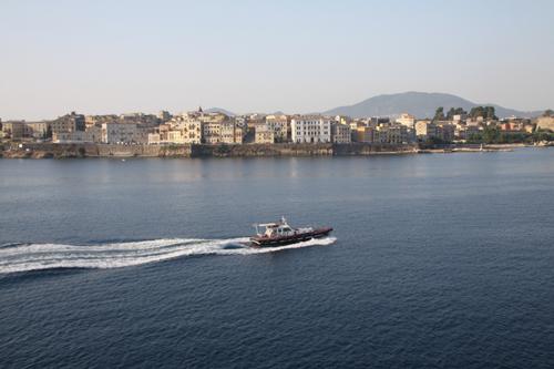Corfu Adası denizi, tarihi, eğlenceli gece hayatı, deniz ürünleri, doğasıyla Adriyatiğin en popüler destinasyonlarından biri.