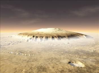 En yüksek dağ nerede?
Dünyada değil, Marsta... Dev volkan Olympus Dağı (Latincede Olympus Mons) güneş sistemindeki ve bilinen evrendeki en yüksek dağdır. 22 km yüksekliğindeki Olympus Dağı Everestten üç kat daha yüksek. 624 km genişliğindeki bu dağ Britanya adalarının bulunduğu alanın tamamını kaplayabilir.