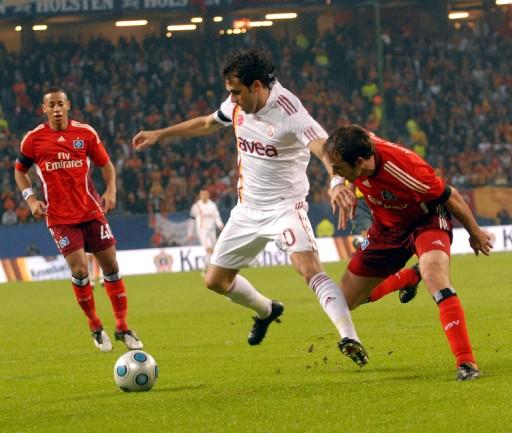 Galatasaray 10 kişi tamamladığı maçta öne geçmesine rağmen skoru koruyamadı, turu Ali Sami Yen'e bıraktı.