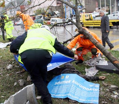 Samsun'da meydana gelen trafik kazasında, 2 kişi öldü, 3 kişi yaralandı.