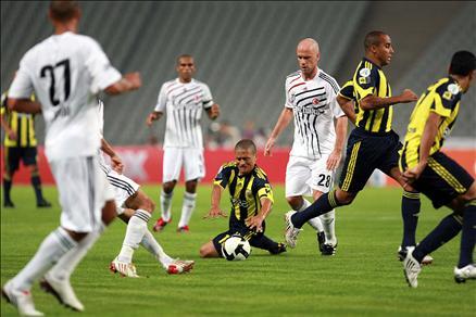 Futbol Federasyonu tarafından bu yıl 4. kez düzenlenen TFF Süper Kupa'yı, Beşiktaş'ı 2-0 yenen Fenerbahçe kazandı. Goller Alex'den geldi...