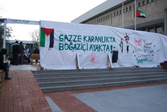 Gazze karanlıkta, Boğaziçi ayakta!