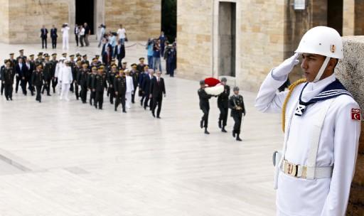 Yüksek Askeri Şura toplantısı Başbakan Erdoğan'ın başkanlığında Genelkurmay Başkanlığı Karargahı'nda başladı. Toplantıda albay ve generallerin terfileri görüşülüyor