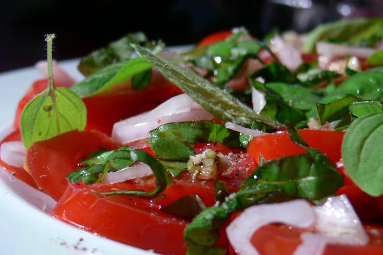AKŞAM: Domates salatası