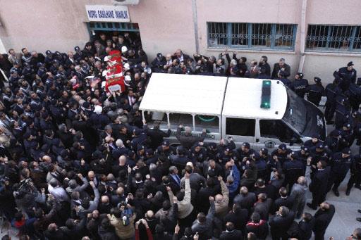 Helikopter kazası sonucu hayatını kaybeden BPP lideri Muhsin Yazıcıoğlu'nu milyonlar uğurladı. Devletin tam kadro olduğu törende izdiham vardı.